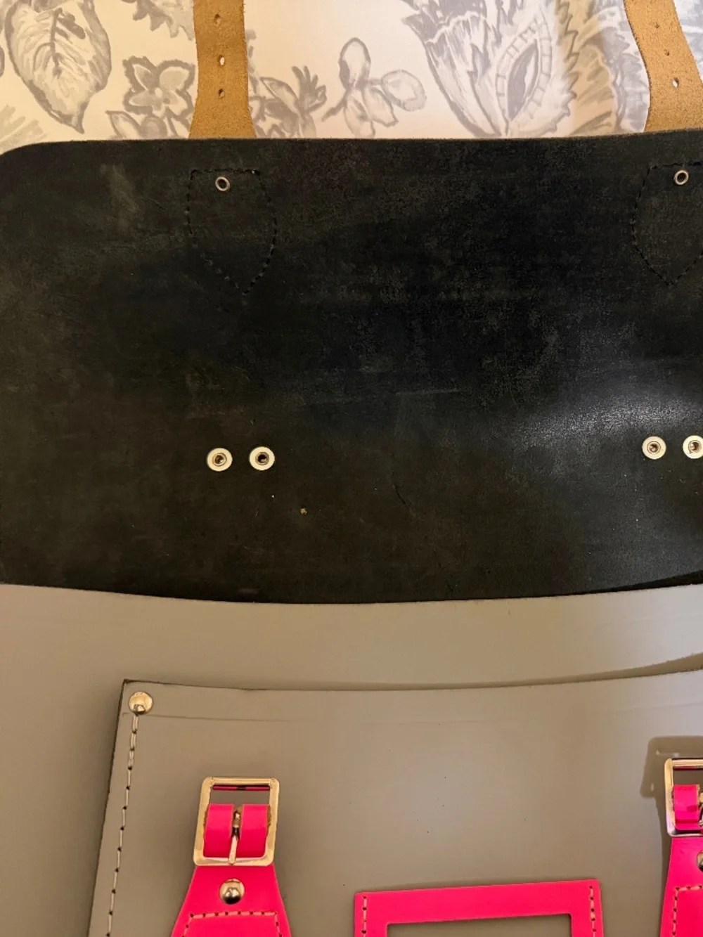The Cambridge Satchel Company Gray/Pink Leather Large Messenger Crossbody Bag